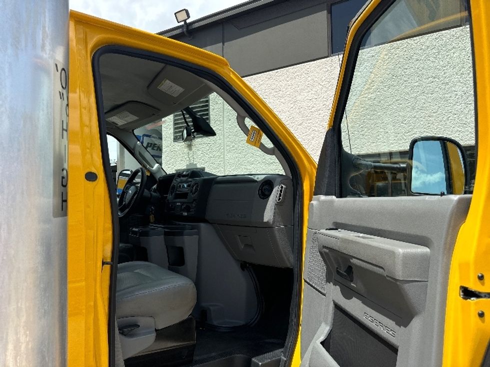 Light Duty Box Truck-Light and Medium Duty Trucks-Ford-2022-E350-Katy-TX-88,929\n\t\tmiles-$ 29,250 - Image 19