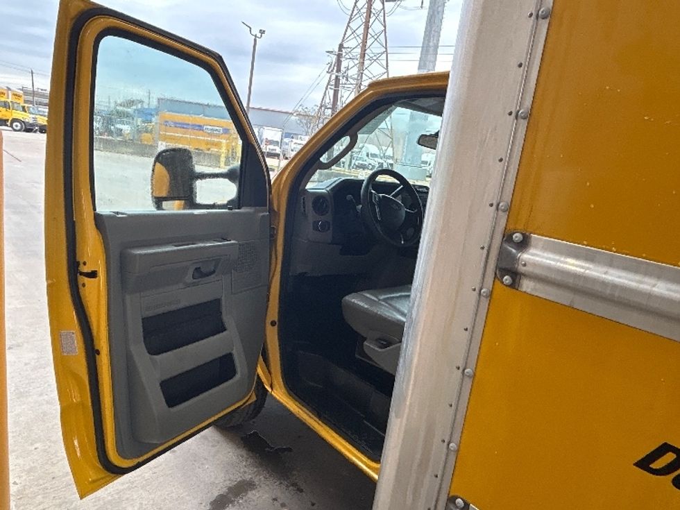 Light Duty Box Truck-Light and Medium Duty Trucks-Ford-2022-E350-Katy-TX-93,635\n\t\tmiles-$ 28,500 - Image 16