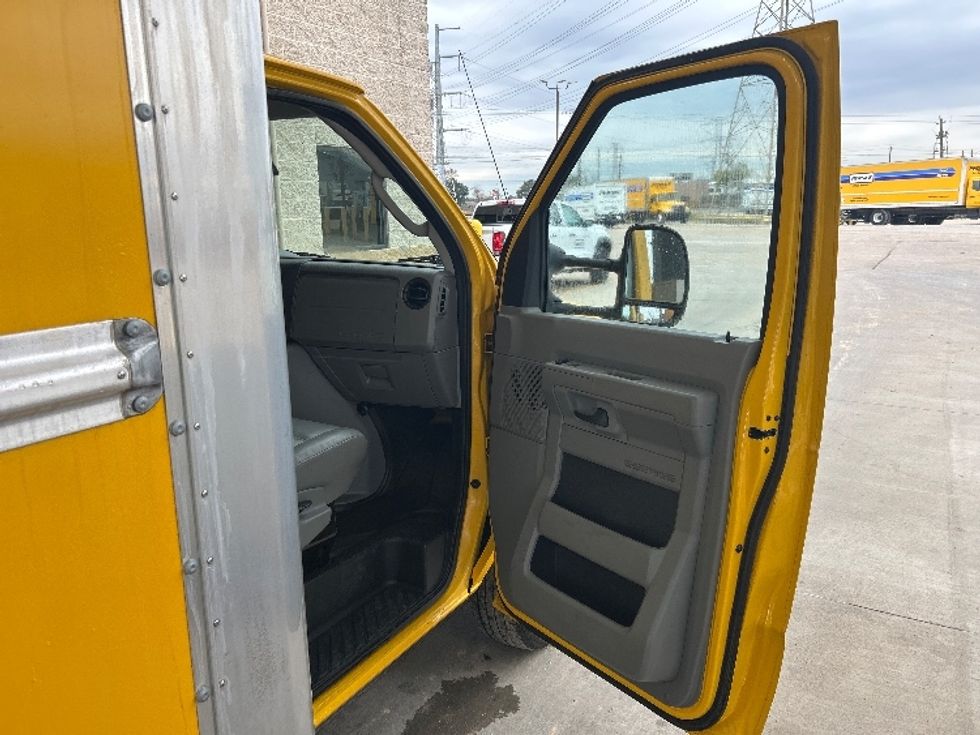 Light Duty Box Truck-Light and Medium Duty Trucks-Ford-2022-E350-Katy-TX-93,635\n\t\tmiles-$ 28,500 - Image 20