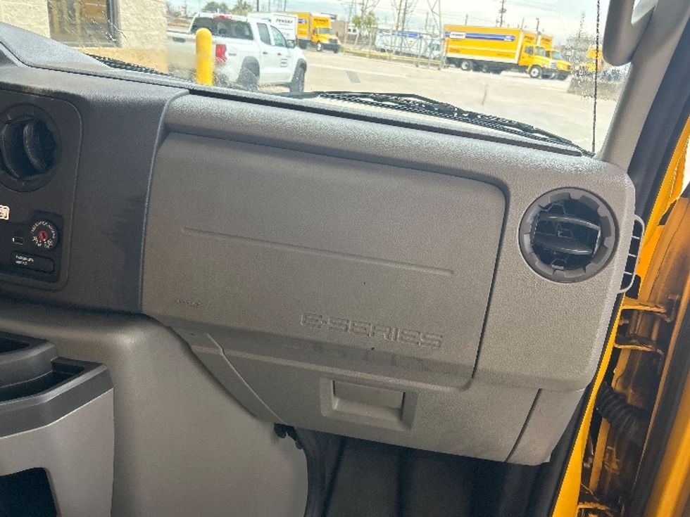 Light Duty Box Truck-Light and Medium Duty Trucks-Ford-2022-E350-Katy-TX-93,635\n\t\tmiles-$ 28,500 - Image 21