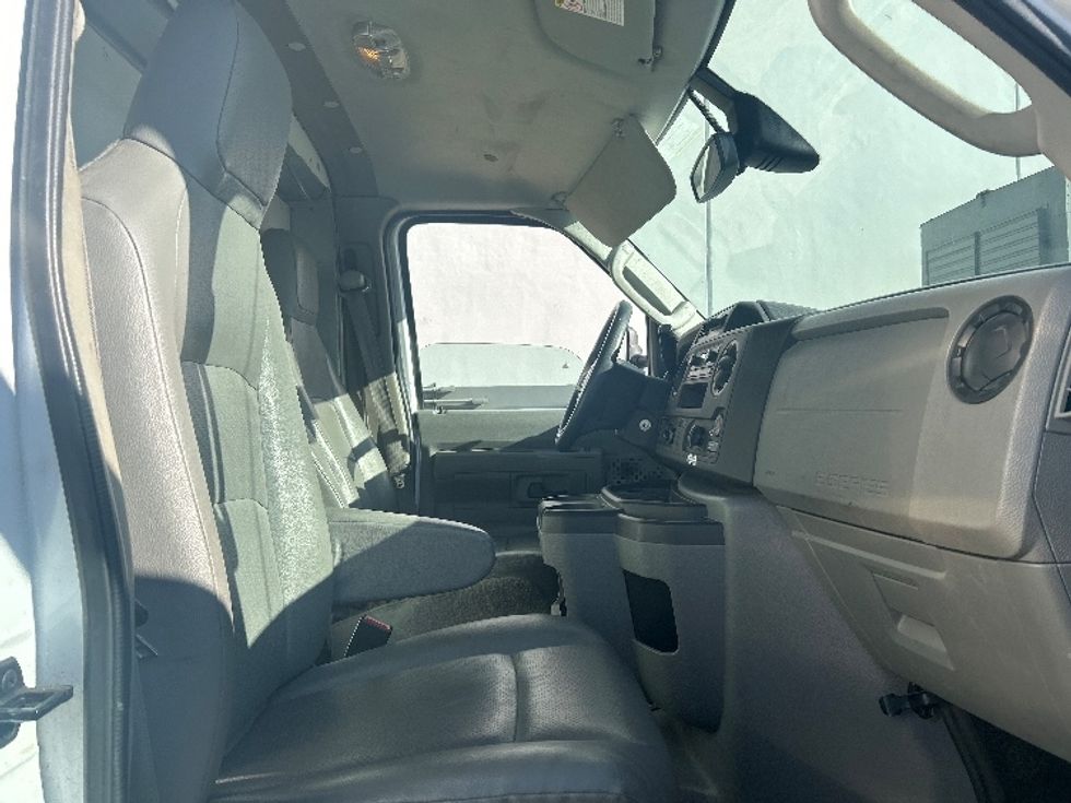 Light Duty Box Truck-Light and Medium Duty Trucks-Ford-2022-E350-Katy-TX-98,898\n\t\tmiles-$ 30,500 - Image 19
