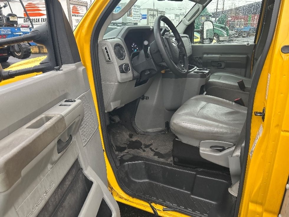Light Duty Box Truck-Light and Medium Duty Trucks-Ford-2022-E350-Kearny-NJ-91,336\n\t\tmiles-$ 27,750 - Image 16