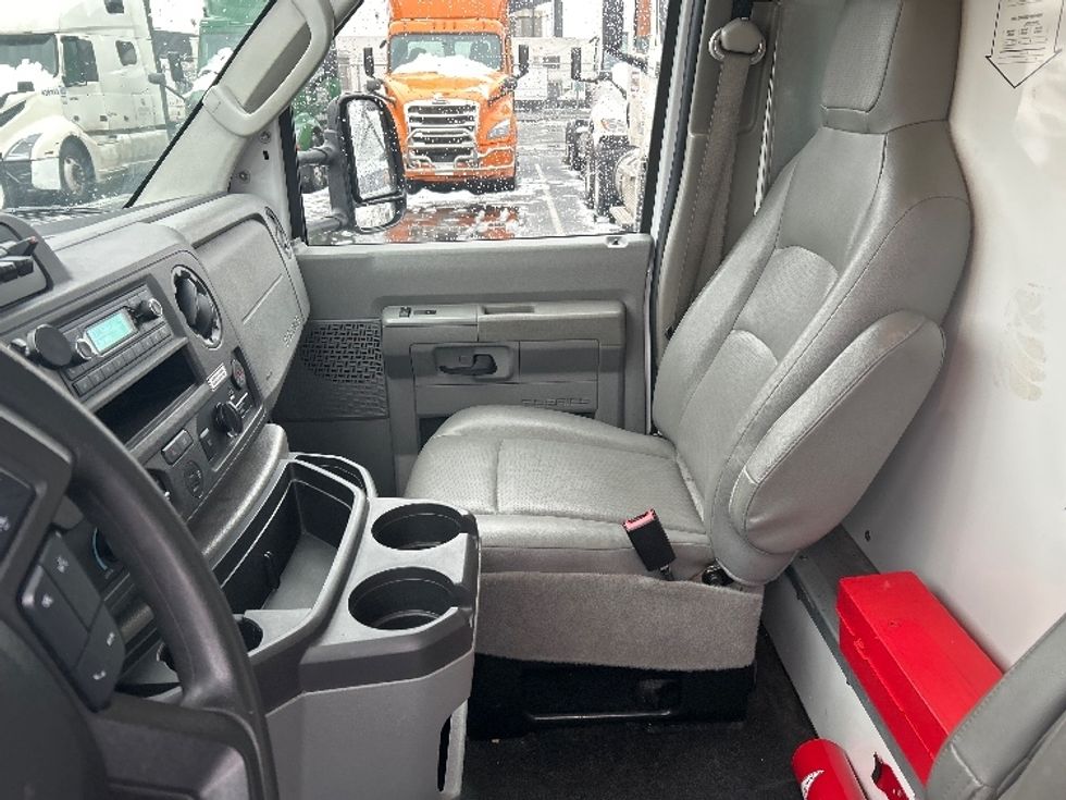 Light Duty Box Truck-Light and Medium Duty Trucks-Ford-2022-E350-Kearny-NJ-98,331\n\t\tmiles-$ 30,250 - Image 19