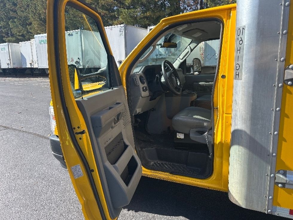 Light Duty Box Truck-Light and Medium Duty Trucks-Ford-2022-E350-Kennesaw-GA-115,555\n\t\tmiles-$ 26,000 - Image 15