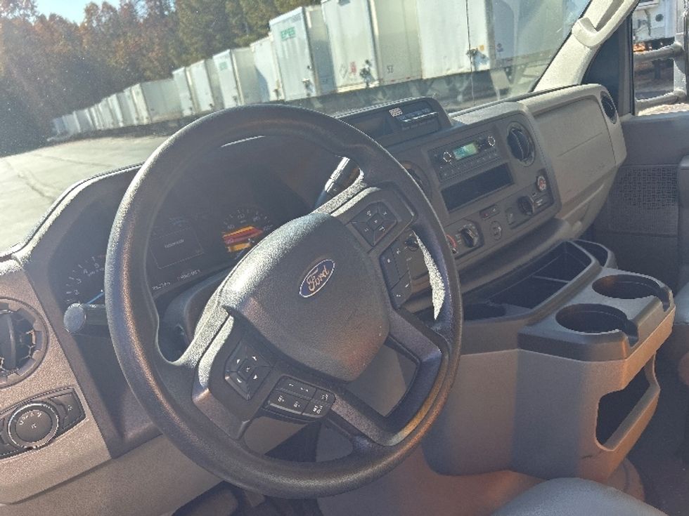 Light Duty Box Truck-Light and Medium Duty Trucks-Ford-2022-E350-Kennesaw-GA-115,555\n\t\tmiles-$ 26,000 - Image 16