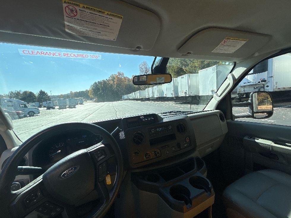 Light Duty Box Truck-Light and Medium Duty Trucks-Ford-2022-E350-Kennesaw-GA-115,555\n\t\tmiles-$ 26,000 - Image 17