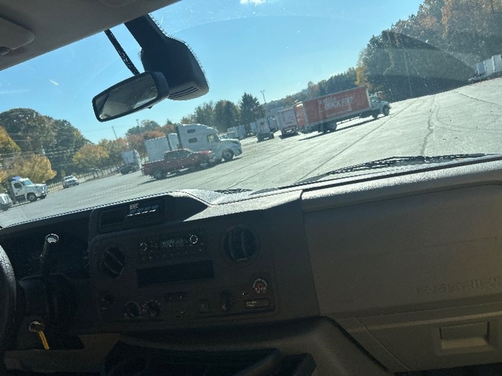 Light Duty Box Truck-Light and Medium Duty Trucks-Ford-2022-E350-Kennesaw-GA-115,555\n\t\tmiles-$ 26,000 - Image 18