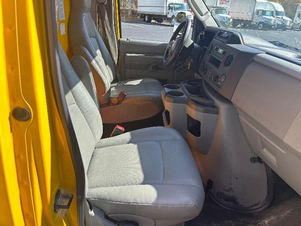 Light Duty Box Truck-Light and Medium Duty Trucks-Ford-2022-E350-Kennesaw-GA-115,555\n\t\tmiles-$ 26,000 - Image 19