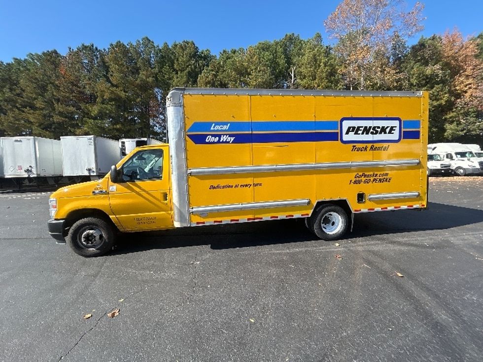 Light Duty Box Truck-Light and Medium Duty Trucks-Ford-2022-E350-Kennesaw-GA-115,555\n\t\tmiles-$ 26,000 - Image 4
