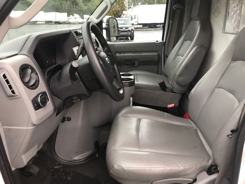 Light Duty Box Truck-Light and Medium Duty Trucks-Ford-2022-E350-Kennesaw-GA-57,218\n\t\tmiles-$ 43,500 - Image 19