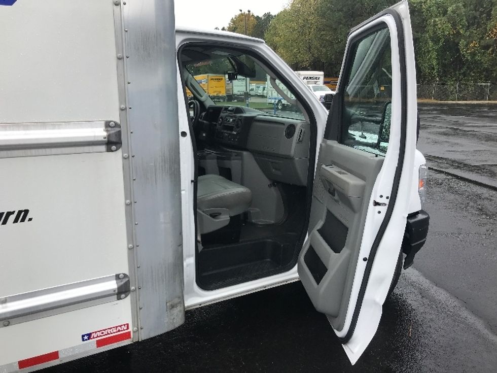 Light Duty Box Truck-Light and Medium Duty Trucks-Ford-2022-E350-Kennesaw-GA-57,218\n\t\tmiles-$ 43,500 - Image 20