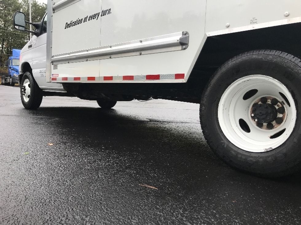 Light Duty Box Truck-Light and Medium Duty Trucks-Ford-2022-E350-Kennesaw-GA-57,218\n\t\tmiles-$ 43,500 - Image 5