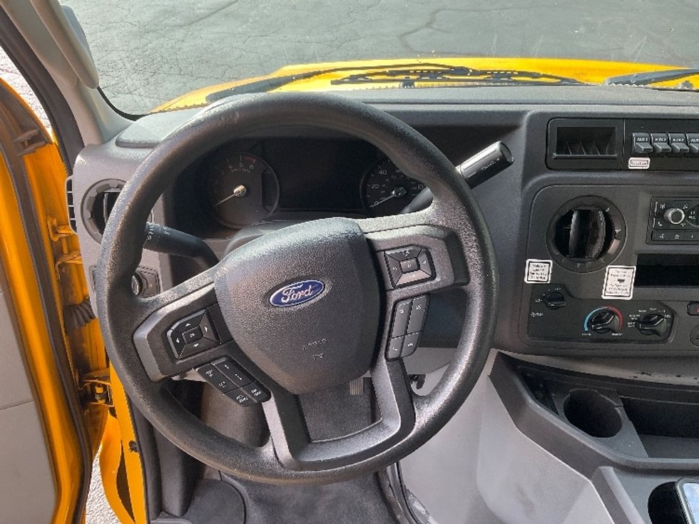 Light Duty Box Truck-Light and Medium Duty Trucks-Ford-2022-E350-Kennesaw-GA-95,342\n\t\tmiles-$ 28,500 - Image 17