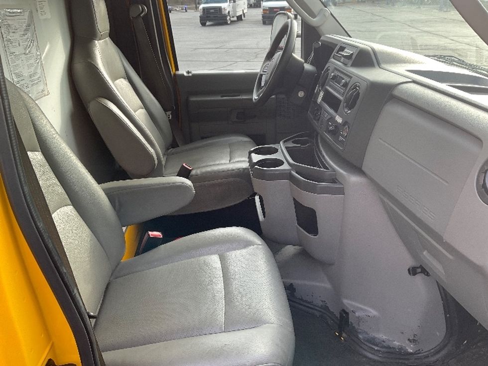 Light Duty Box Truck-Light and Medium Duty Trucks-Ford-2022-E350-Kennesaw-GA-95,342\n\t\tmiles-$ 28,500 - Image 21