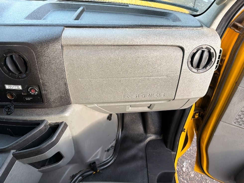 Light Duty Box Truck-Light and Medium Duty Trucks-Ford-2022-E350-Kentwood-MI-102,259\n\t\tmiles-$ 27,250 - Image 18