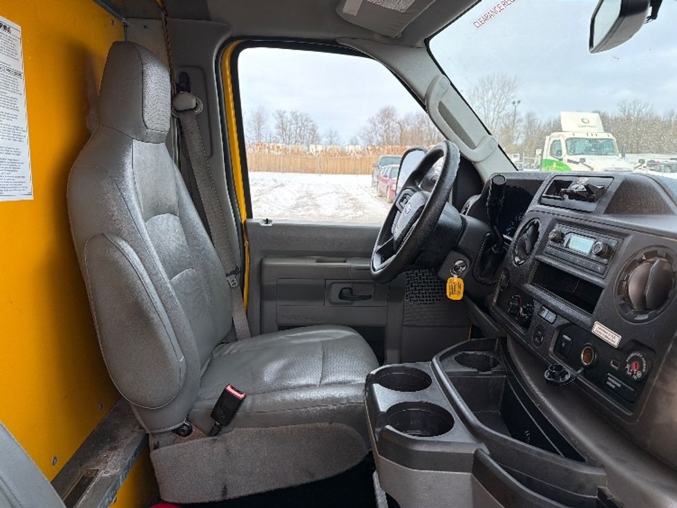Light Duty Box Truck-Light and Medium Duty Trucks-Ford-2022-E350-Kentwood-MI-102,259\n\t\tmiles-$ 27,250 - Image 19