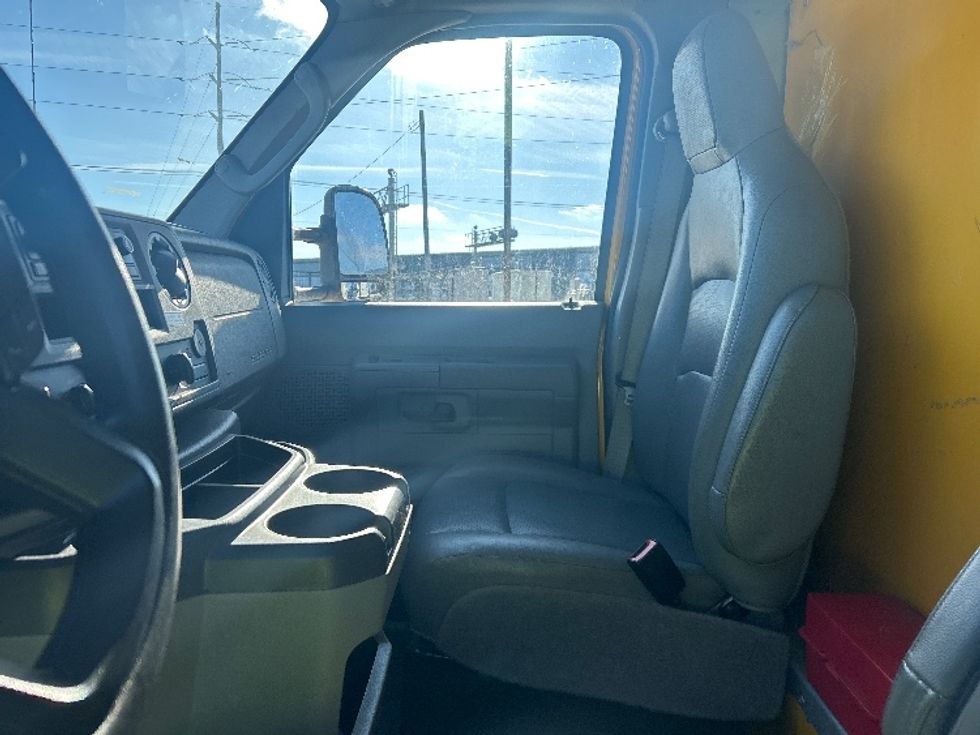 Light Duty Box Truck-Light and Medium Duty Trucks-Ford-2022-E350-Kentwood-MI-95,627\n\t\tmiles-$ 28,000 - Image 19