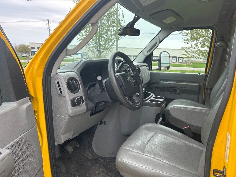 Light Duty Box Truck-Light and Medium Duty Trucks-Ford-2022-E350-Kentwood-MI-96,364\n\t\tmiles-$ 23,500 - Image 16