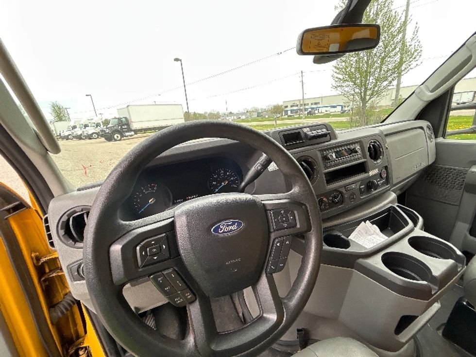 Light Duty Box Truck-Light and Medium Duty Trucks-Ford-2022-E350-Kentwood-MI-96,364\n\t\tmiles-$ 23,500 - Image 17