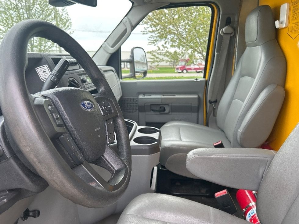 Light Duty Box Truck-Light and Medium Duty Trucks-Ford-2022-E350-Kentwood-MI-96,364\n\t\tmiles-$ 23,500 - Image 19