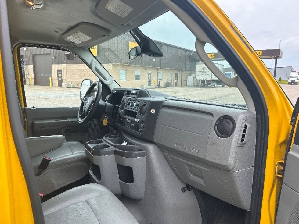 Light Duty Box Truck-Light and Medium Duty Trucks-Ford-2022-E350-Kentwood-MI-96,364\n\t\tmiles-$ 23,500 - Image 20
