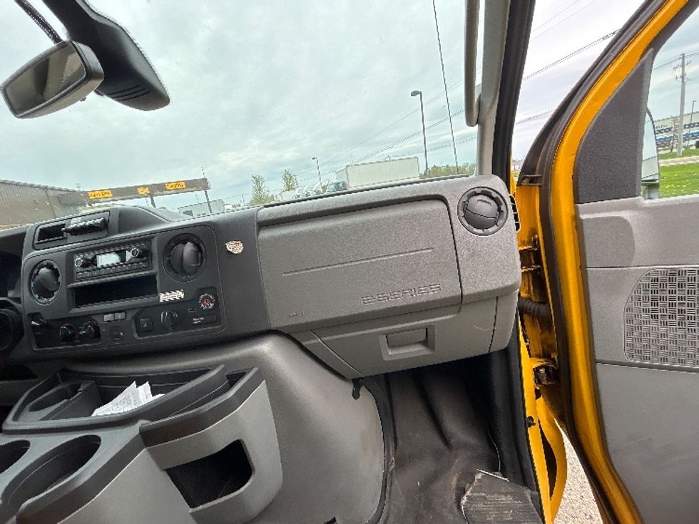 Light Duty Box Truck-Light and Medium Duty Trucks-Ford-2022-E350-Kentwood-MI-96,364\n\t\tmiles-$ 23,500 - Image 21