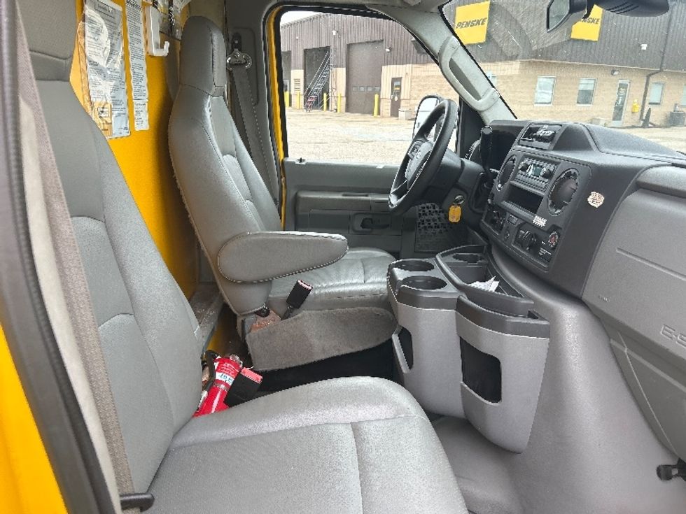 Light Duty Box Truck-Light and Medium Duty Trucks-Ford-2022-E350-Kentwood-MI-96,364\n\t\tmiles-$ 23,500 - Image 22