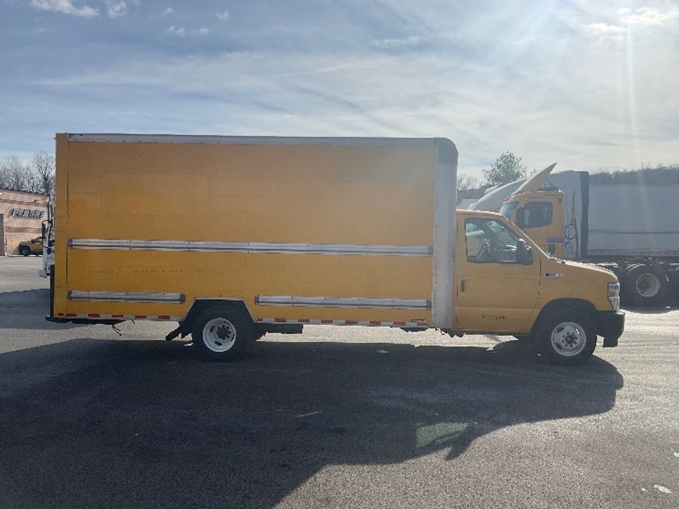 Light Duty Box Truck-Light and Medium Duty Trucks-Ford-2022-E350-King Of Prussia-PA-90,292\n\t\tmiles-$ 28,250 - Image 15