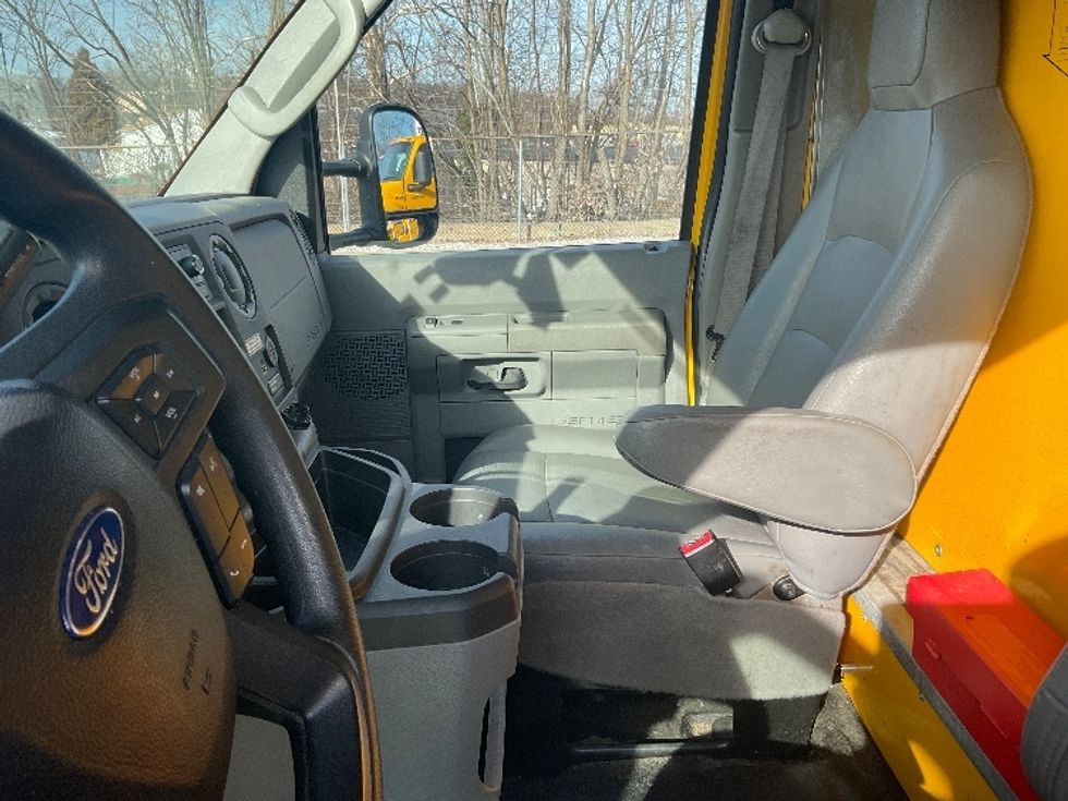Light Duty Box Truck-Light and Medium Duty Trucks-Ford-2022-E350-King Of Prussia-PA-90,292\n\t\tmiles-$ 28,250 - Image 19