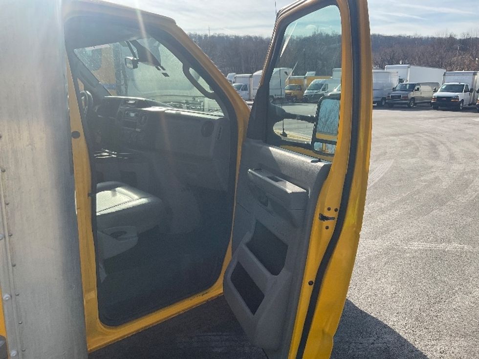 Light Duty Box Truck-Light and Medium Duty Trucks-Ford-2022-E350-King Of Prussia-PA-90,292\n\t\tmiles-$ 28,250 - Image 20