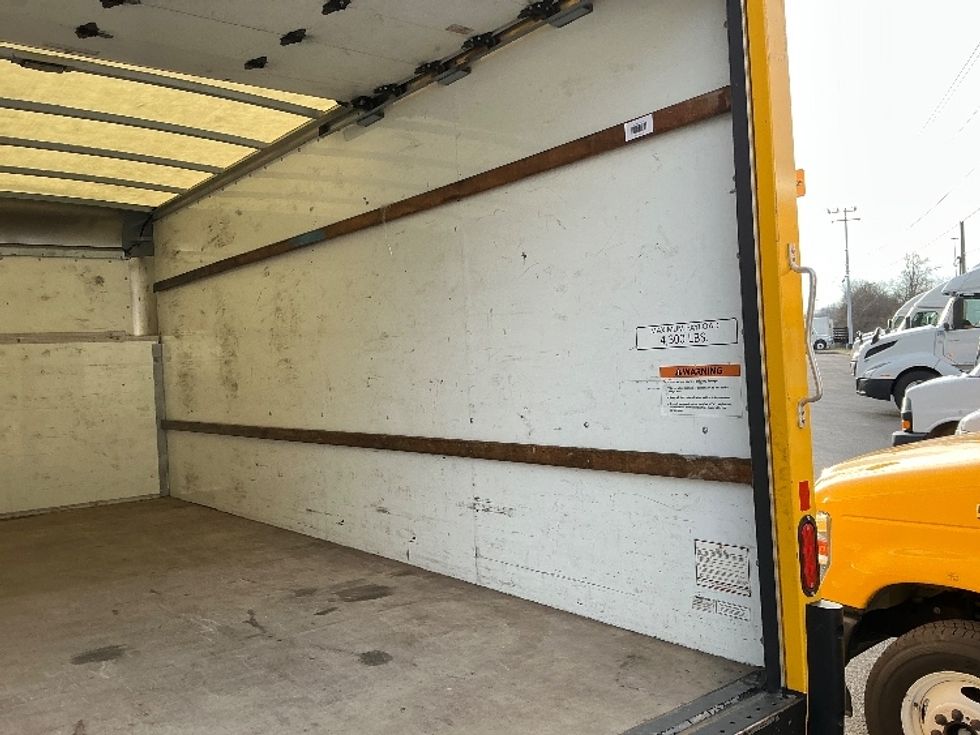 Light Duty Box Truck-Light and Medium Duty Trucks-Ford-2022-E350-Knoxville-TN-105,519\n\t\tmiles-$ 28,250 - Image 12