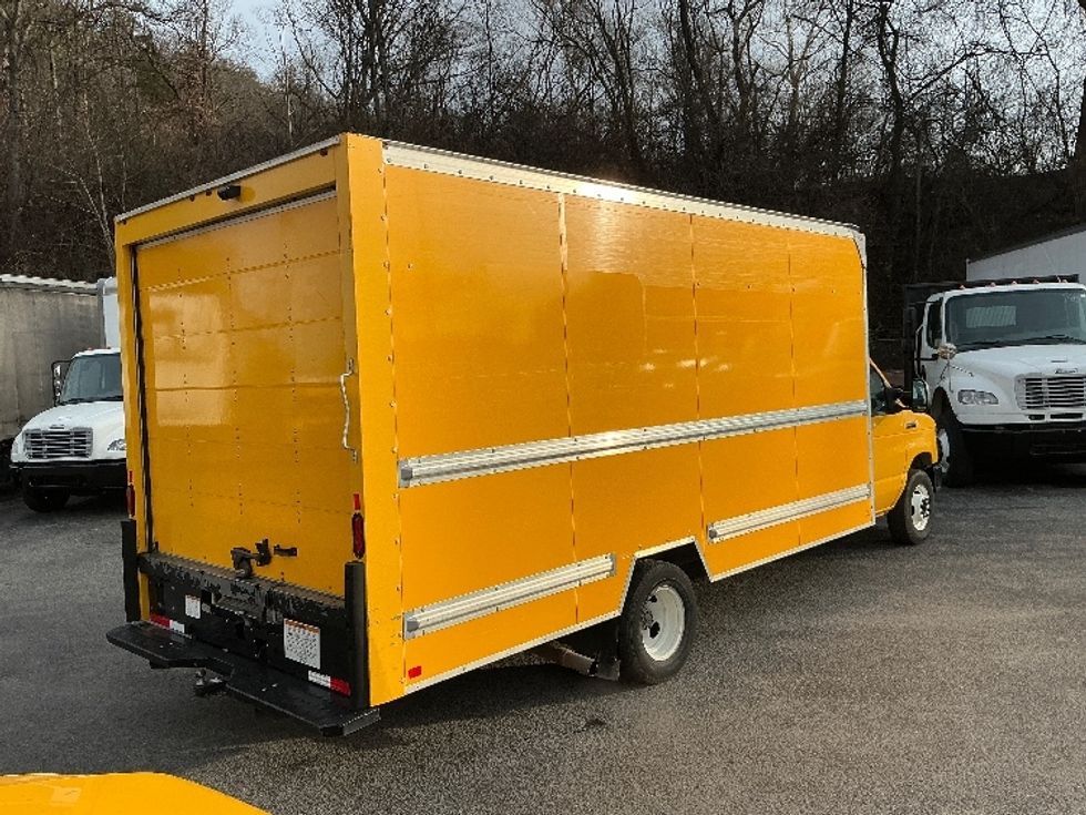 Light Duty Box Truck-Light and Medium Duty Trucks-Ford-2022-E350-Knoxville-TN-105,519\n\t\tmiles-$ 28,250 - Image 13