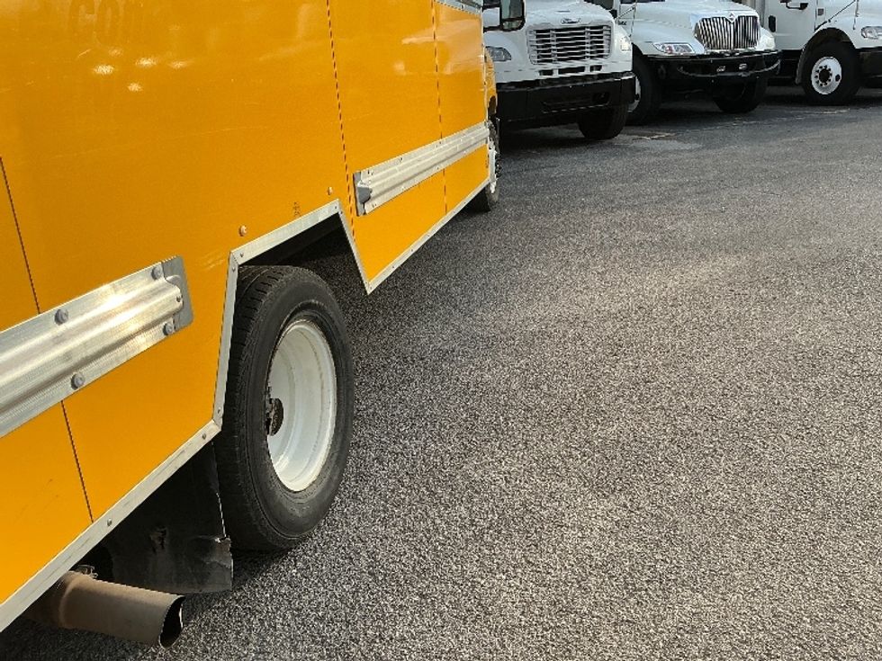 Light Duty Box Truck-Light and Medium Duty Trucks-Ford-2022-E350-Knoxville-TN-105,519\n\t\tmiles-$ 28,250 - Image 14