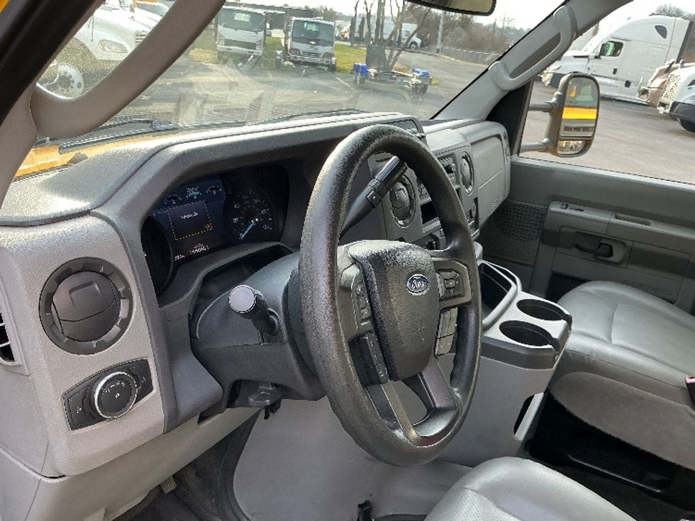 Light Duty Box Truck-Light and Medium Duty Trucks-Ford-2022-E350-Knoxville-TN-105,519\n\t\tmiles-$ 28,250 - Image 17