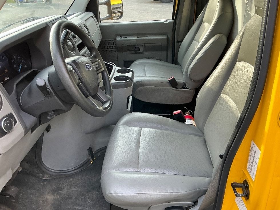 Light Duty Box Truck-Light and Medium Duty Trucks-Ford-2022-E350-Knoxville-TN-105,519\n\t\tmiles-$ 28,250 - Image 19