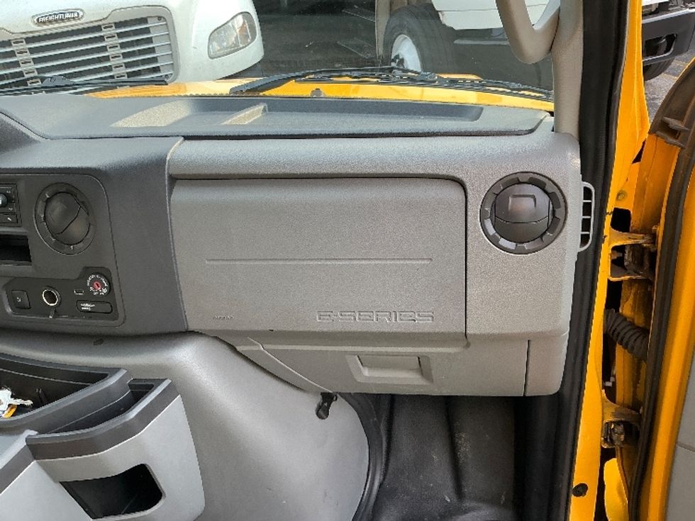 Light Duty Box Truck-Light and Medium Duty Trucks-Ford-2022-E350-Knoxville-TN-105,519\n\t\tmiles-$ 28,250 - Image 21