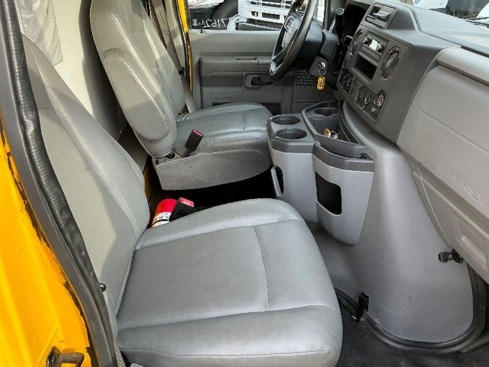 Light Duty Box Truck-Light and Medium Duty Trucks-Ford-2022-E350-Knoxville-TN-105,519\n\t\tmiles-$ 28,250 - Image 22
