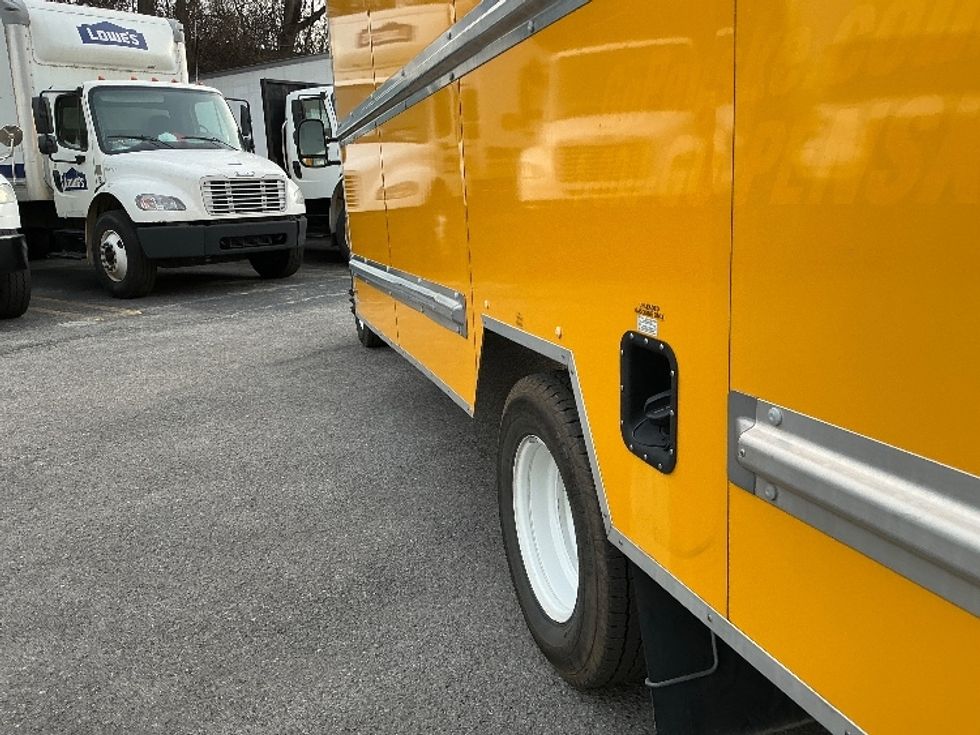 Light Duty Box Truck-Light and Medium Duty Trucks-Ford-2022-E350-Knoxville-TN-105,519\n\t\tmiles-$ 28,250 - Image 5