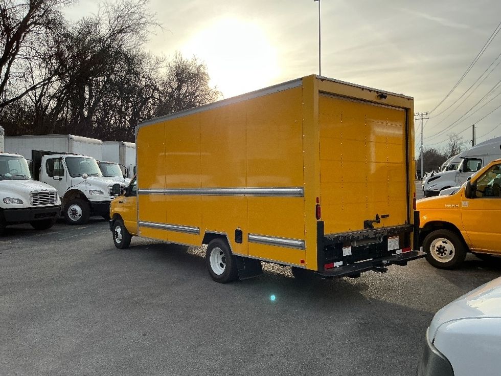 Light Duty Box Truck-Light and Medium Duty Trucks-Ford-2022-E350-Knoxville-TN-105,519\n\t\tmiles-$ 28,250 - Image 6