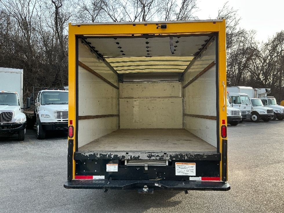 Light Duty Box Truck-Light and Medium Duty Trucks-Ford-2022-E350-Knoxville-TN-105,519\n\t\tmiles-$ 28,250 - Image 9