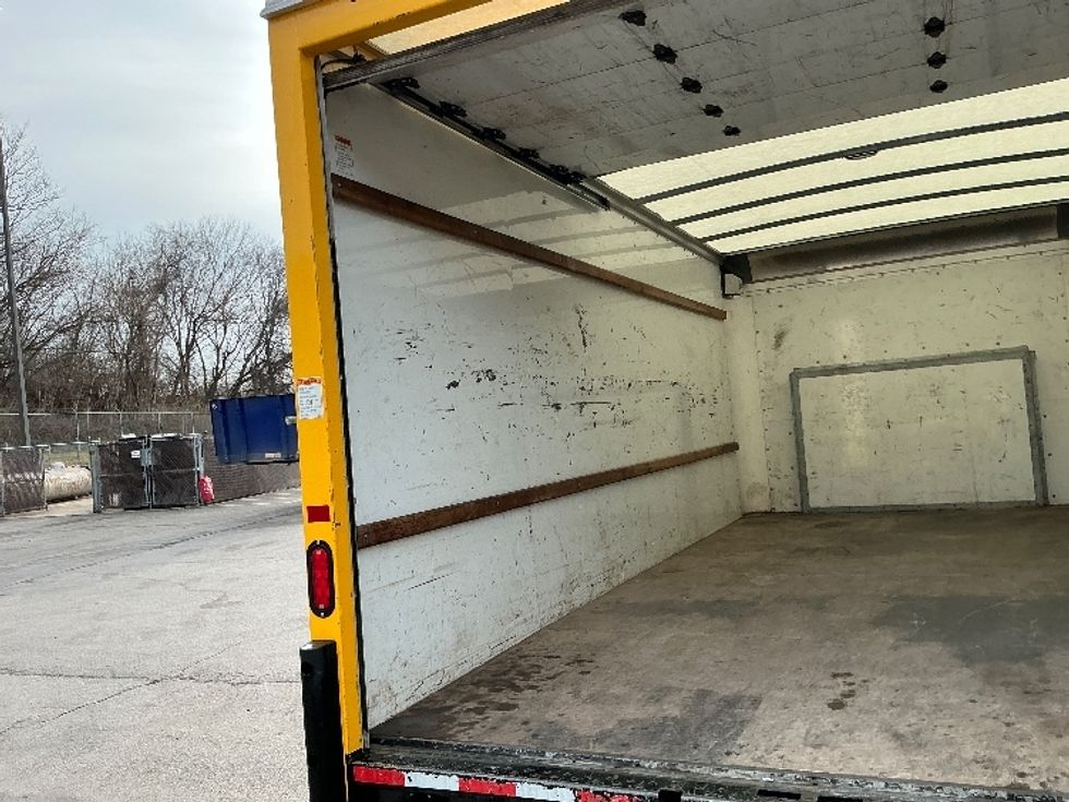 Light Duty Box Truck-Light and Medium Duty Trucks-Ford-2022-E350-Knoxville-TN-110,489\n\t\tmiles-$ 27,250 - Image 11