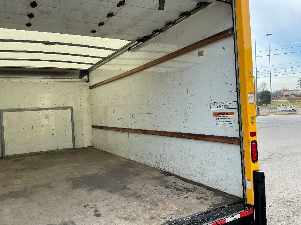 Light Duty Box Truck-Light and Medium Duty Trucks-Ford-2022-E350-Knoxville-TN-110,489\n\t\tmiles-$ 27,250 - Image 12