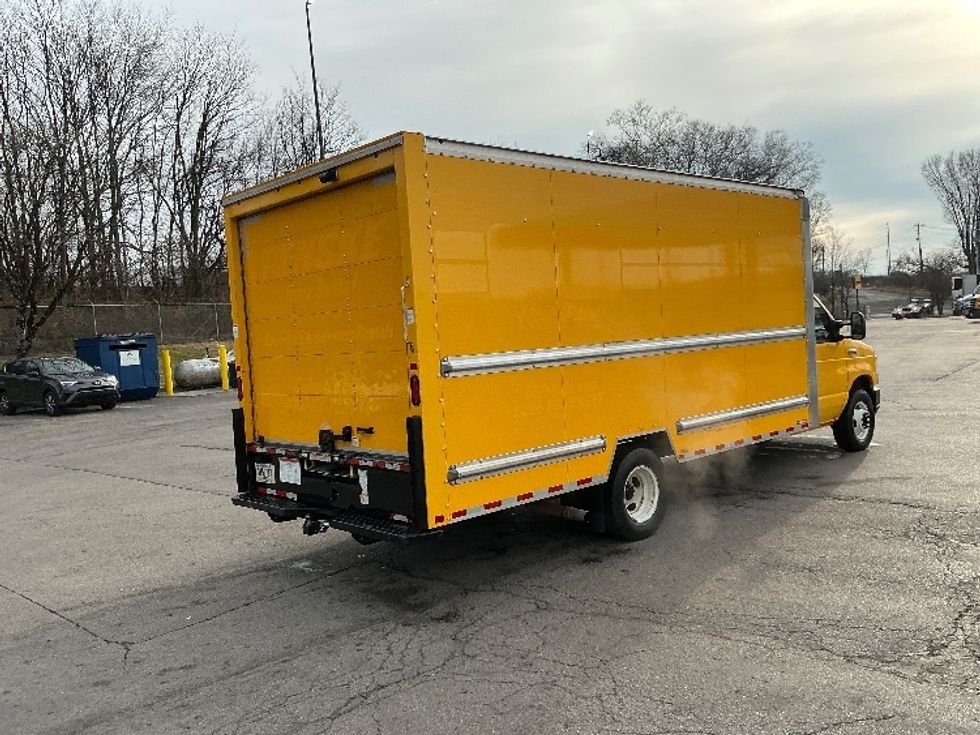 Light Duty Box Truck-Light and Medium Duty Trucks-Ford-2022-E350-Knoxville-TN-110,489\n\t\tmiles-$ 27,250 - Image 13
