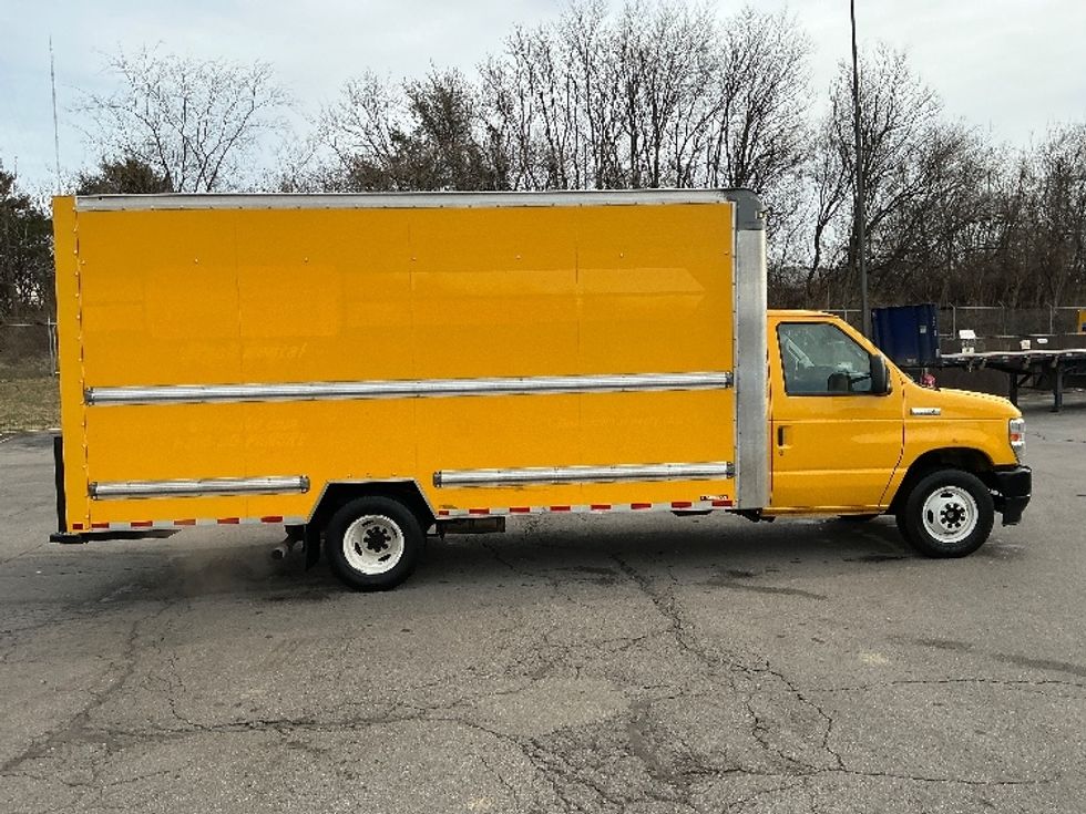 Light Duty Box Truck-Light and Medium Duty Trucks-Ford-2022-E350-Knoxville-TN-110,489\n\t\tmiles-$ 27,250 - Image 15