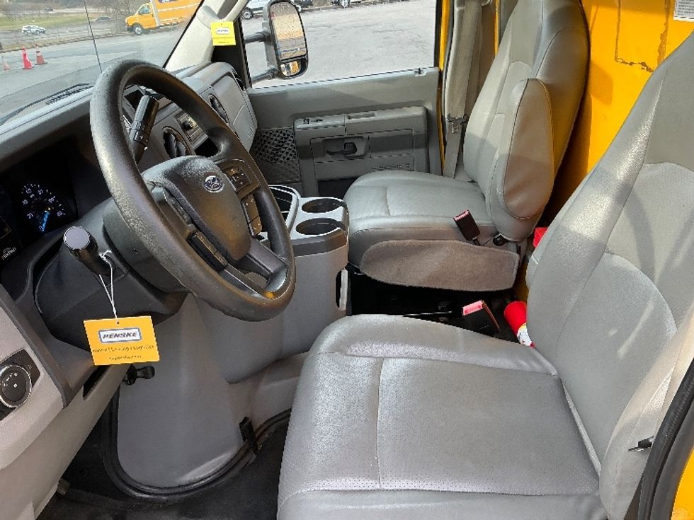 Light Duty Box Truck-Light and Medium Duty Trucks-Ford-2022-E350-Knoxville-TN-110,489\n\t\tmiles-$ 27,250 - Image 19