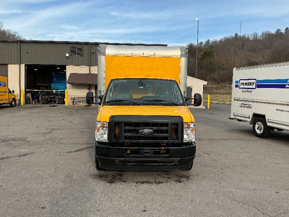 Light Duty Box Truck-Light and Medium Duty Trucks-Ford-2022-E350-Knoxville-TN-110,489\n\t\tmiles-$ 27,250 - Image 2