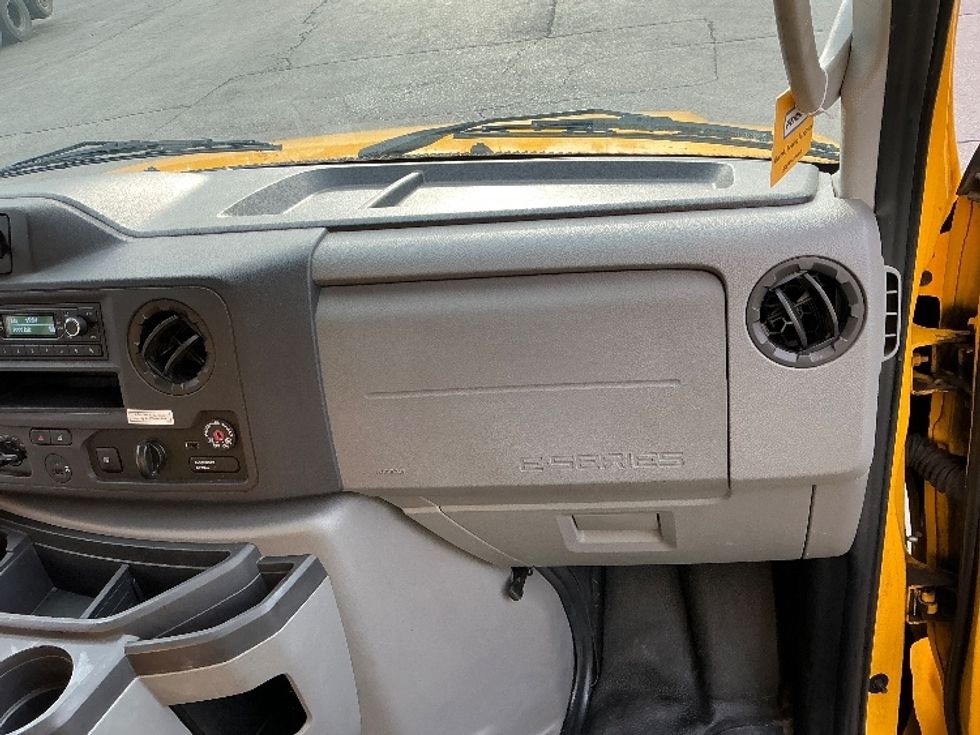 Light Duty Box Truck-Light and Medium Duty Trucks-Ford-2022-E350-Knoxville-TN-110,489\n\t\tmiles-$ 27,250 - Image 21