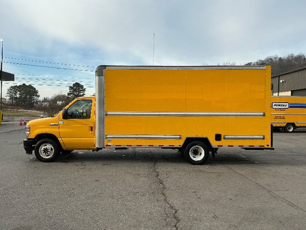 Light Duty Box Truck-Light and Medium Duty Trucks-Ford-2022-E350-Knoxville-TN-110,489\n\t\tmiles-$ 27,250 - Image 4