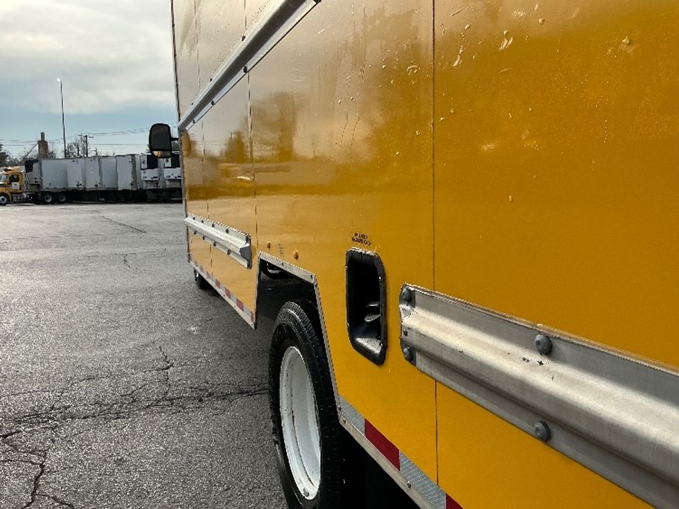 Light Duty Box Truck-Light and Medium Duty Trucks-Ford-2022-E350-Knoxville-TN-110,489\n\t\tmiles-$ 27,250 - Image 5