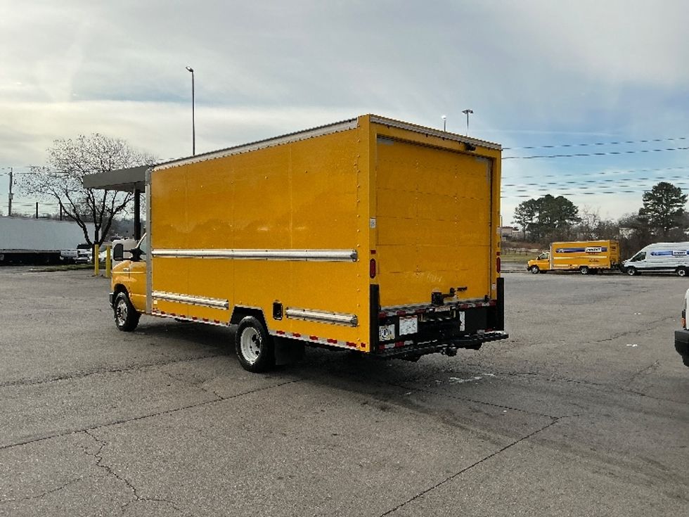 Light Duty Box Truck-Light and Medium Duty Trucks-Ford-2022-E350-Knoxville-TN-110,489\n\t\tmiles-$ 27,250 - Image 6